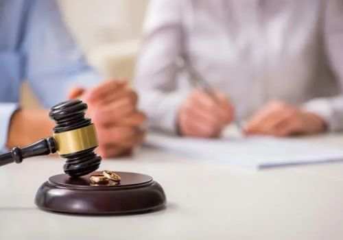 泉州侦探社：夫妻双方隐瞒财产状况犯法吗